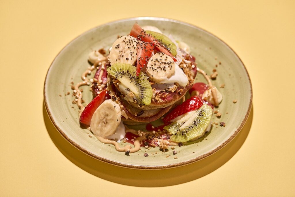 Tortitas con kiwi, fresa y plátano en La Mesa, Palma de Mallorca